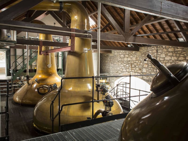 https://summertonclub.com/wp-content/uploads/2025/02/Speyburn_Distillery_-_Still_Room_overview﹖1664966499.jpg